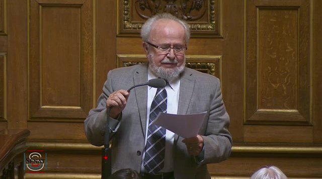 Le gouvernement fait les poches aux pauvres et cajole les riches