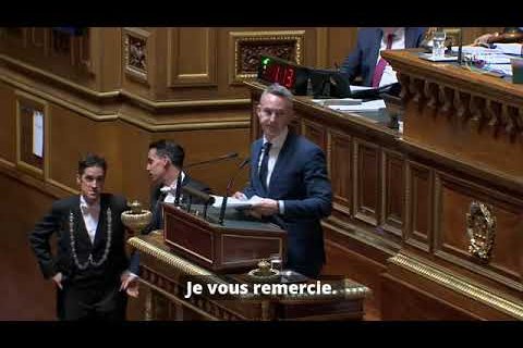 Modifier cet articleUne interdiction pour communiquer, pas pour protéger